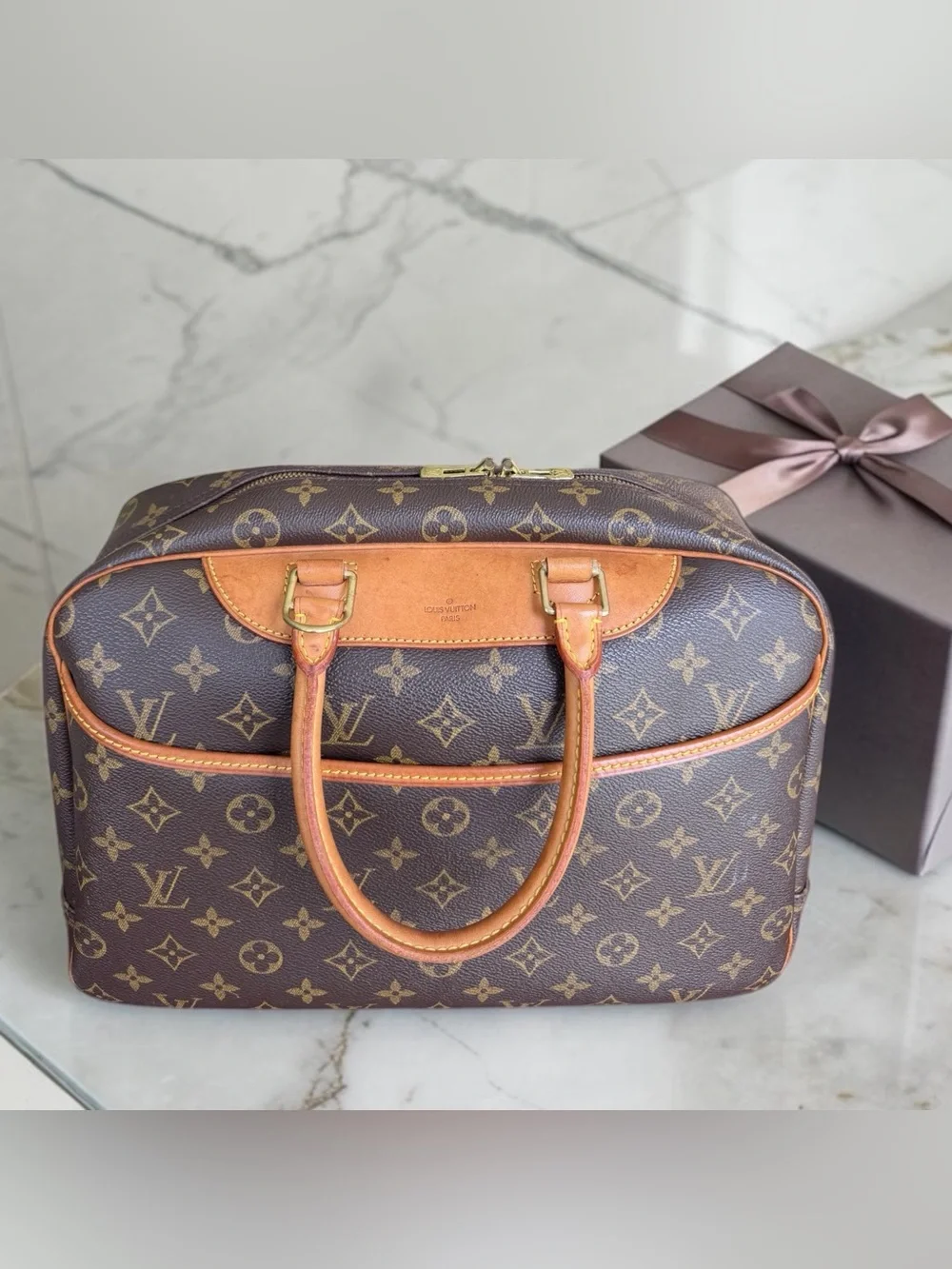 Authentic Louis Vuitton Monogram Deauville
Handbag w/ COA - Picture 1 of 16